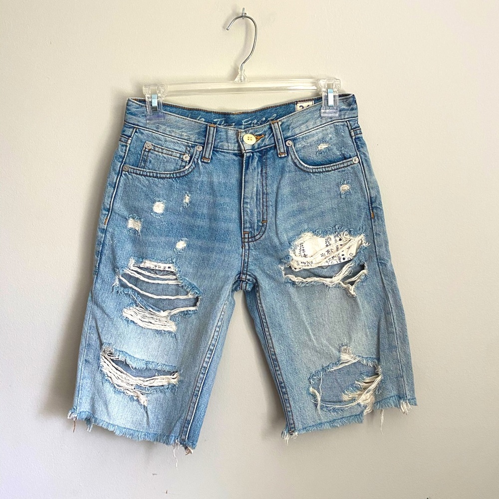 Free People knee length destroyed shorts Sz 24